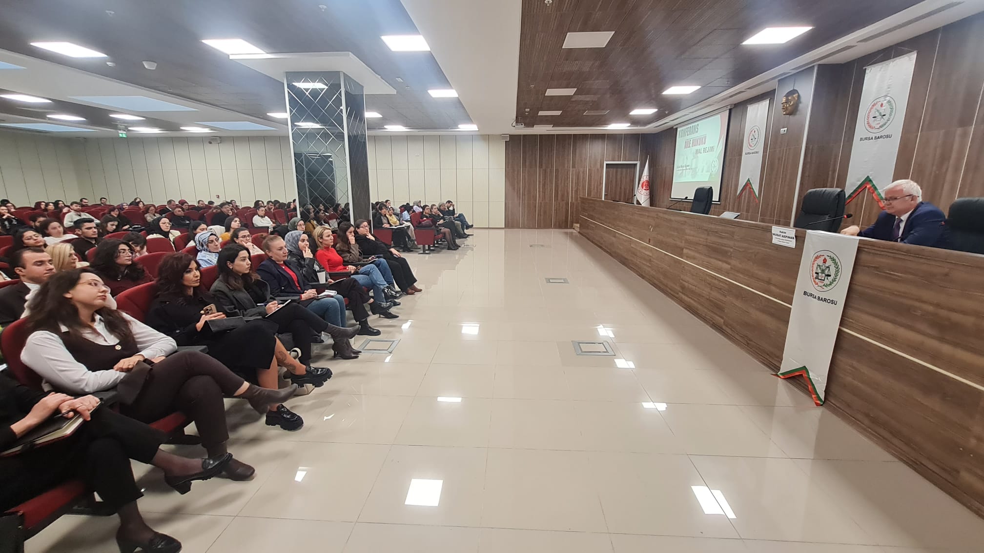 Aile Hukuku Mal Rejimi konferansı Bursa Bölge Adliye Mahkemesi konferans salonunda gerçekleştirildi.